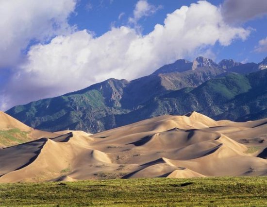 Sand dunes and Sangre de Cristo Mountains, Great Sand Dunes National Park, Colorado