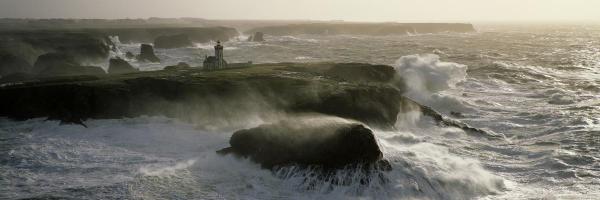 Phare des Poulains Lors d'une Tempete